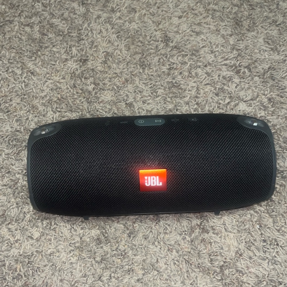 JBL extreme 2 (with charger)
